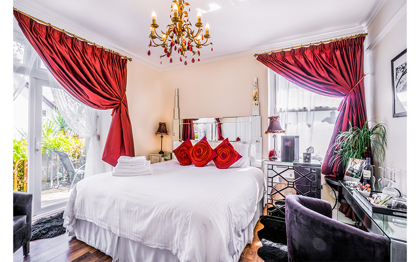 Westwood-Self-Catering-Whole-House-Rent-Sleeps-16-Lyme-Regis-Ruby
